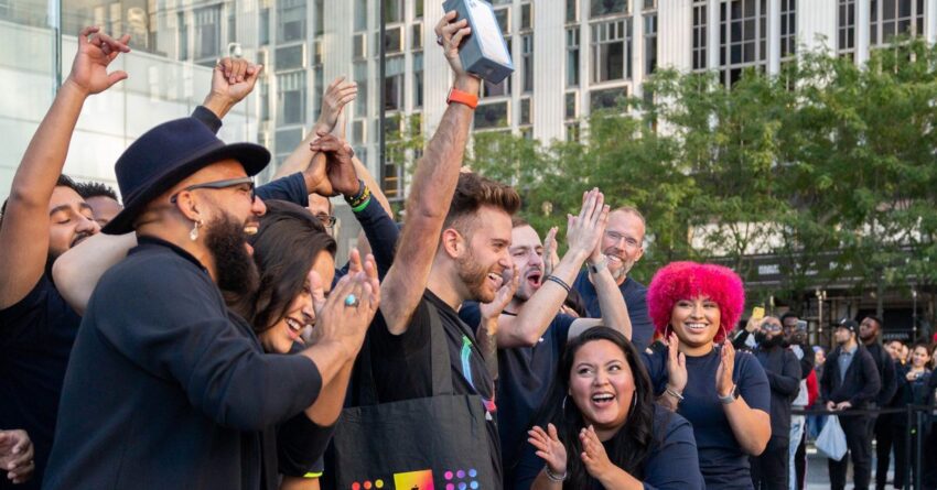 Tech News 10 apple reveals it has 2 5 billion