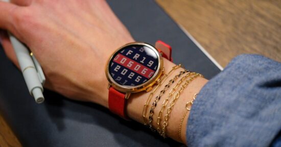 the pebble round smartwatch is getting a