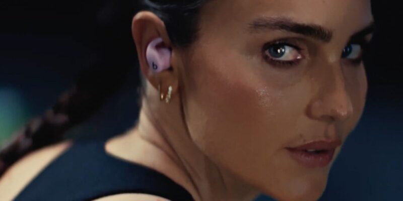kirsty godso stars in new powerbeats fit