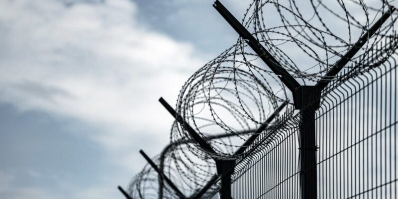 Letting prisons jam contraband phones is a bad idea, phone companies tell FCC 18 letting prisons jam contraband phones is a