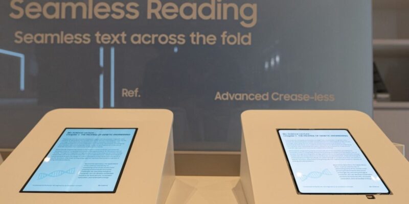 samsung showed off a crease-less display ready
