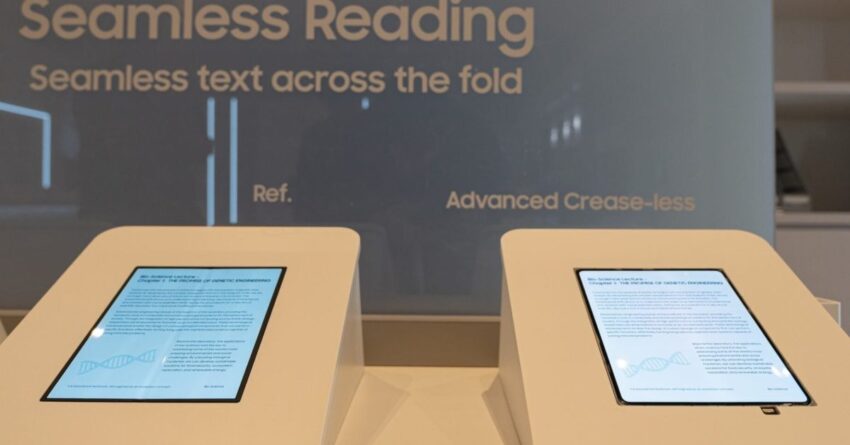 samsung showed off a crease-less display ready