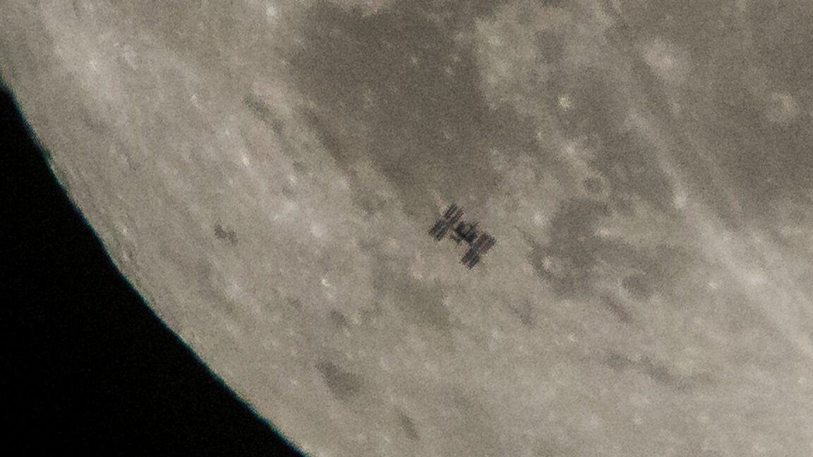 Lawmakers ask what it would take to "store" the International Space Station 2 lawmakers ask what it would take to