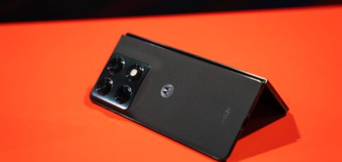 Tech News 6 motorola teases every detail about razr fold
