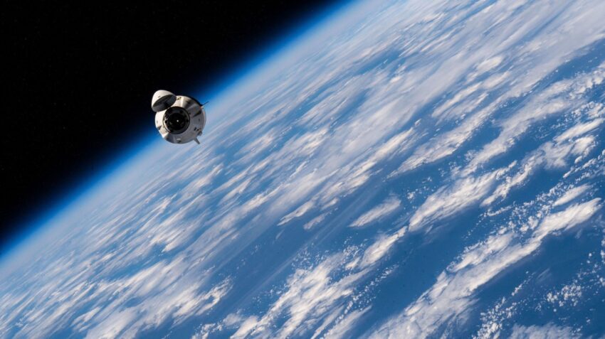 nasa astronauts can now bring their phones