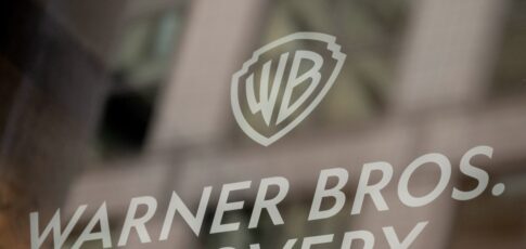 netflix backs out of bid for warner