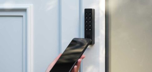 this keypad smart lock combo has tap-to-unlock