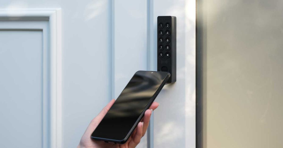 this keypad smart lock combo has tap-to-unlock