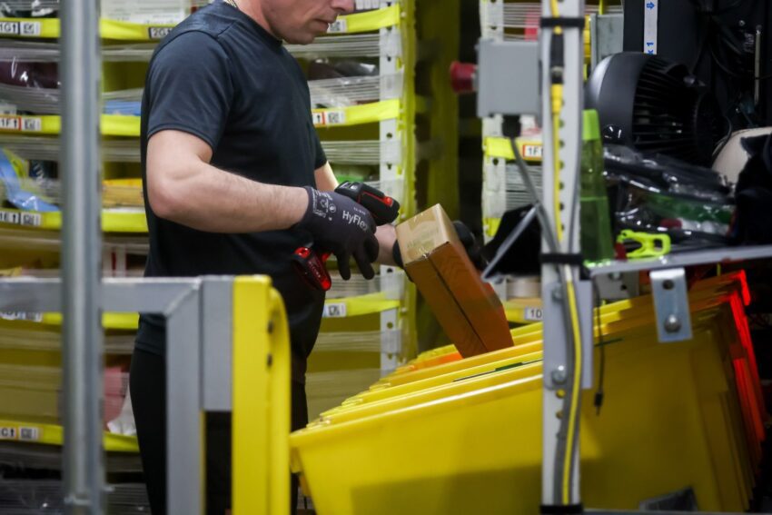 an amazon warehouse worker died on the