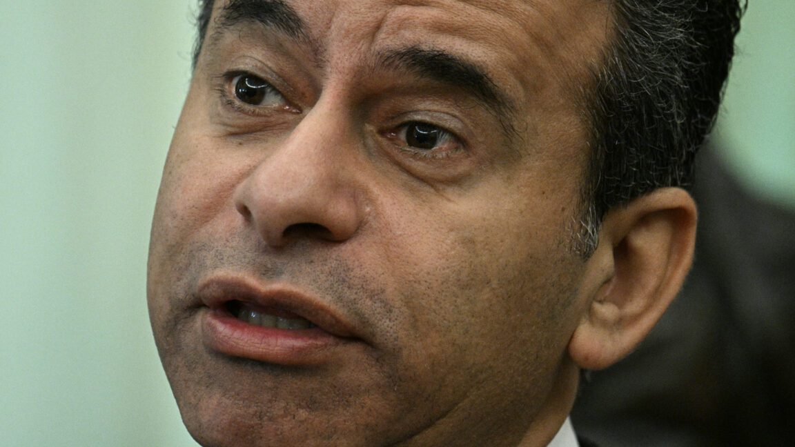 fda chief resigns after trump admin forced