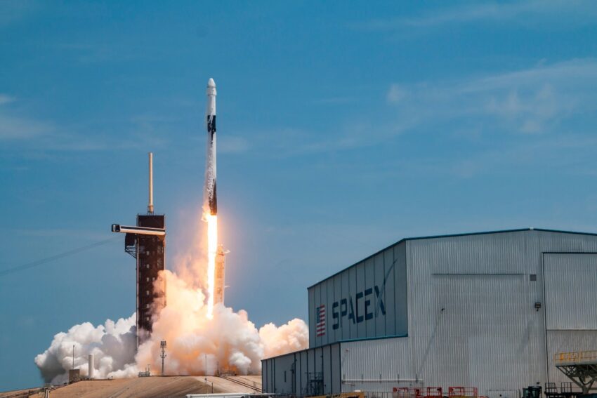 spacex awarded 6 45b in space force