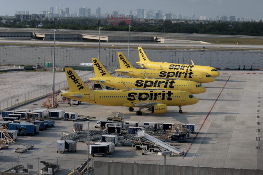 spirit airlines shuts down after trump s