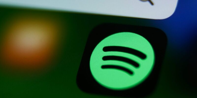 spotify and universal music strike deal allowing