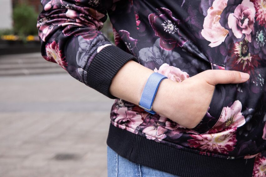 the fitbit air takes a smarter approach