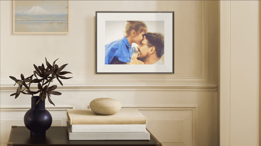 aura s impressive e-ink photo frame doesn