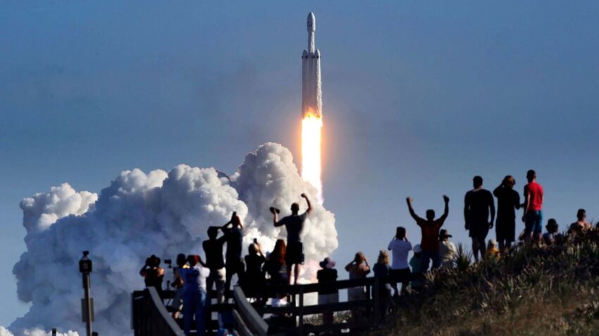 spacex valuation balloons to 2 6t briefly