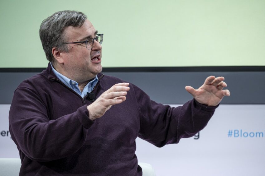 reid hoffman is leaving microsoft s board