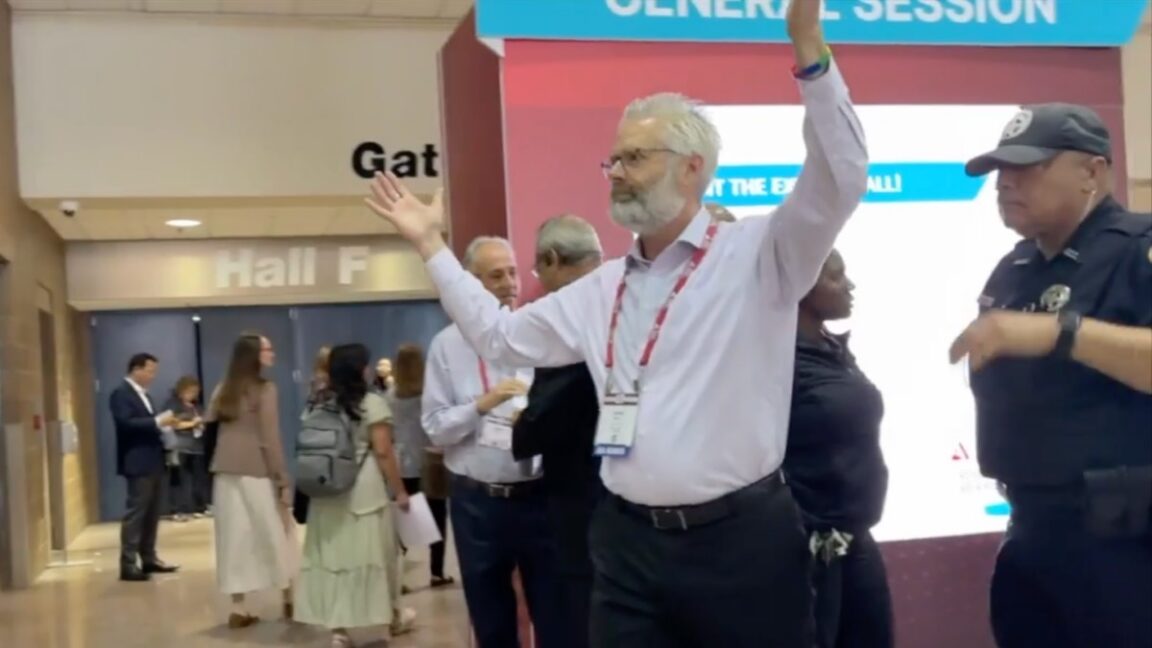 scientists ejected from diabetes conference for distributing