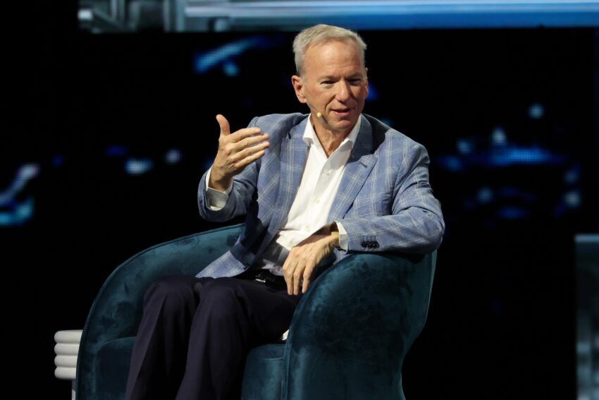 nasa selects eric schmidt s rocket company