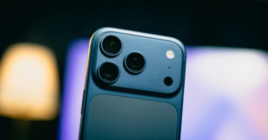 apple in negotiations with two banned chinese